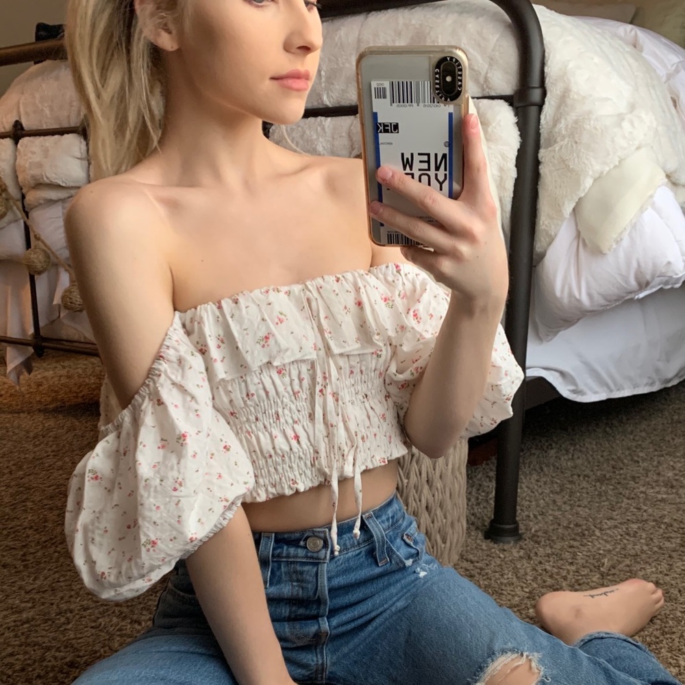 Floral puff sleeve crop